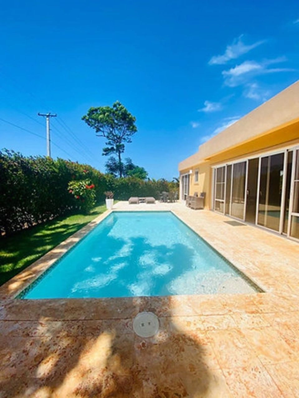 Dominik Cumhuriyeti’nde, bahçe ve yüzme havuzuna sahip Casa Linda’nın prestijli köyünde yazlık