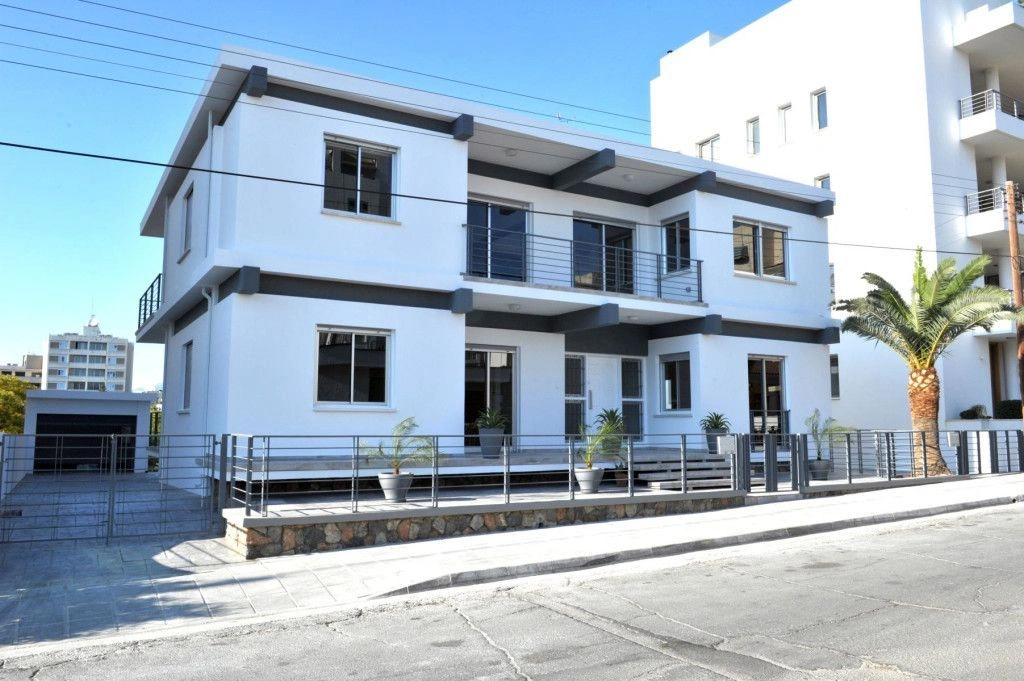 House of 2 separate apartments 420 m2 in Nicosia