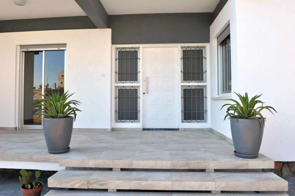 House of 2 separate apartments 420 m2 in Nicosia