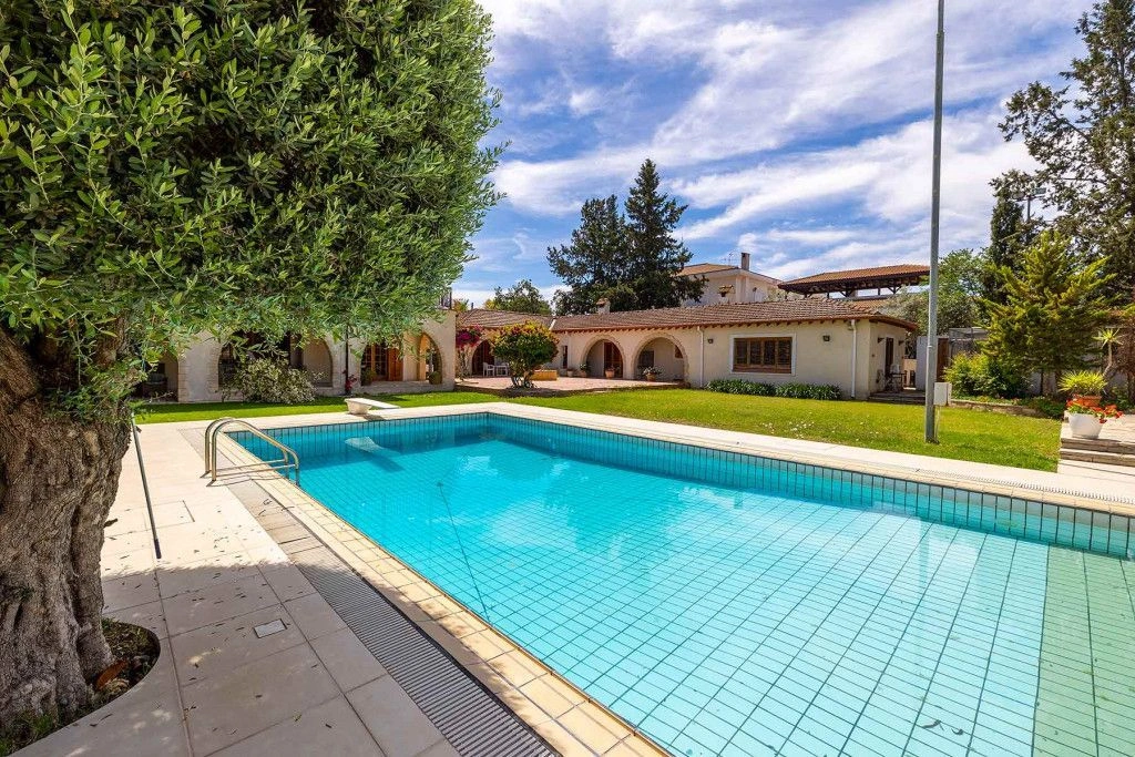 Family villa 760 m2 in Nicosia region