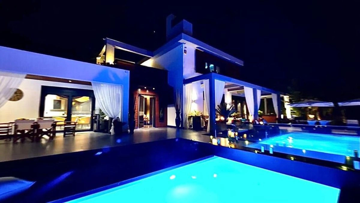 塞萨洛尼基郊区四层别墅,6+1 布局