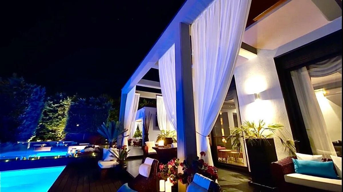 塞萨洛尼基郊区四层别墅,6+1 布局