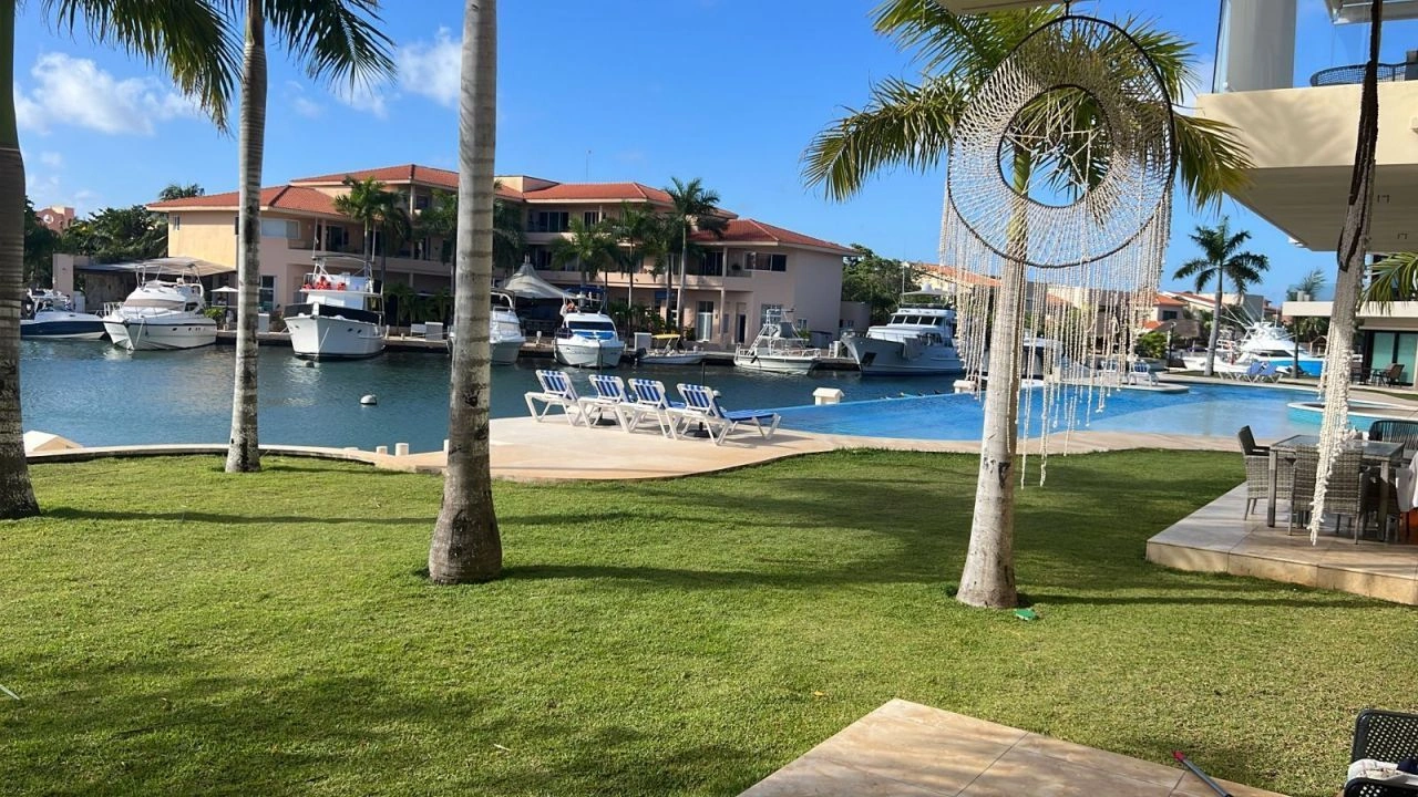 Achetez un appartement avec une vue imprenable sur la rivière à Puerto Aventuras - 867k $ ✅