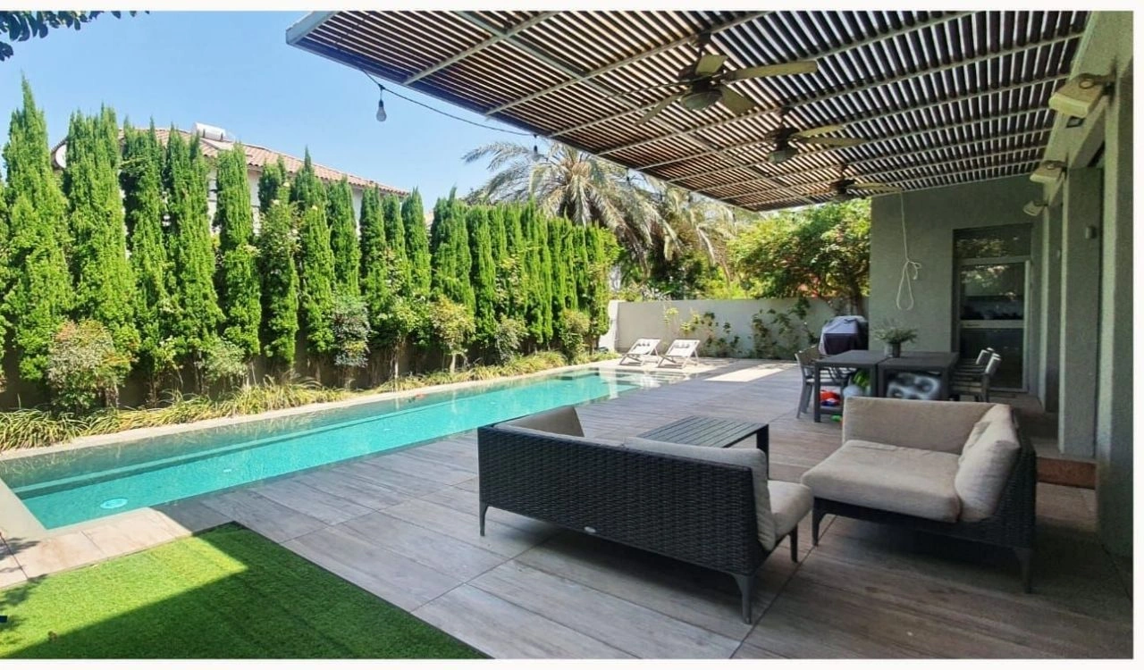 Villa 6+1 numa rua tranquila em Herzlia com localização junto ao mar, Israel