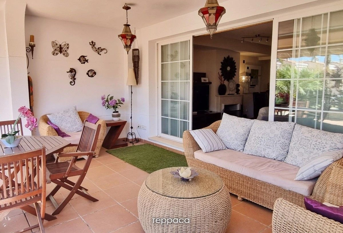 西班牙瓦伦西亚:精美 2+1 联排别墅