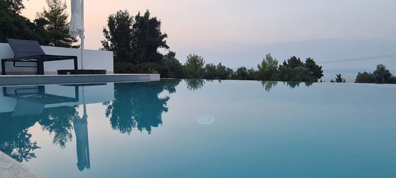 Lot of two independent villas 6+1 in Kriopigi area