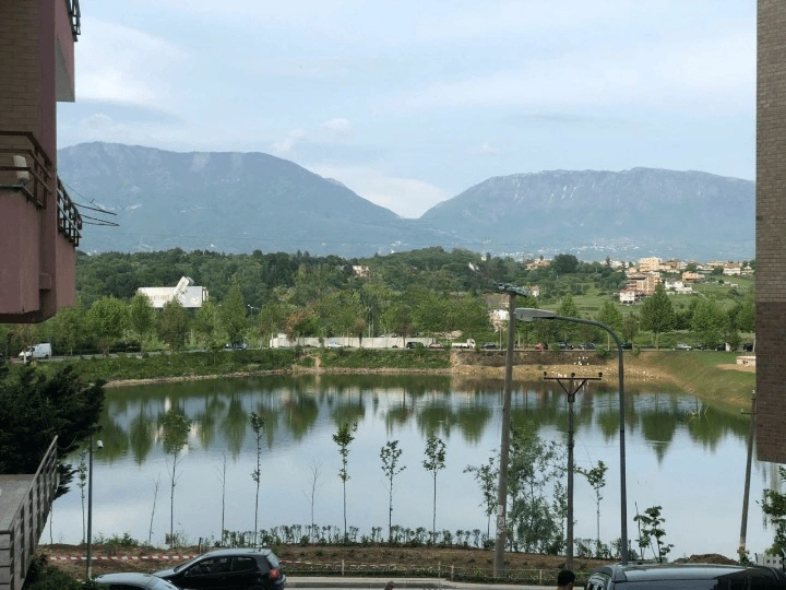Appartement de 87,6 m² en bon état à Tirana