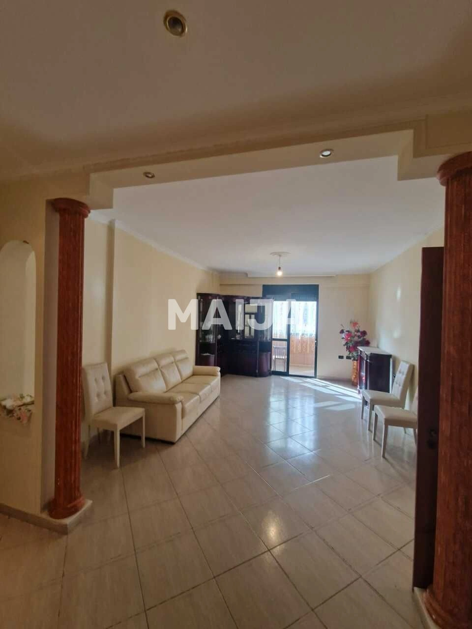Apartamento amueblado de 102 m2 para vivir en Vlora