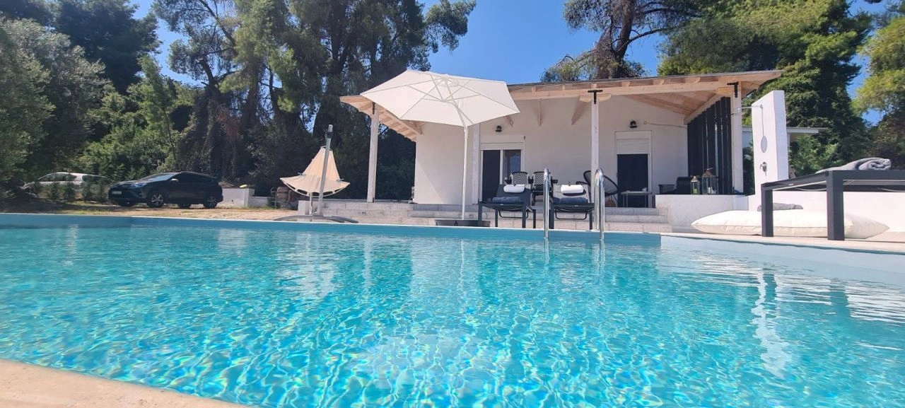 Lot of two independent villas 6+1 in Kriopigi area