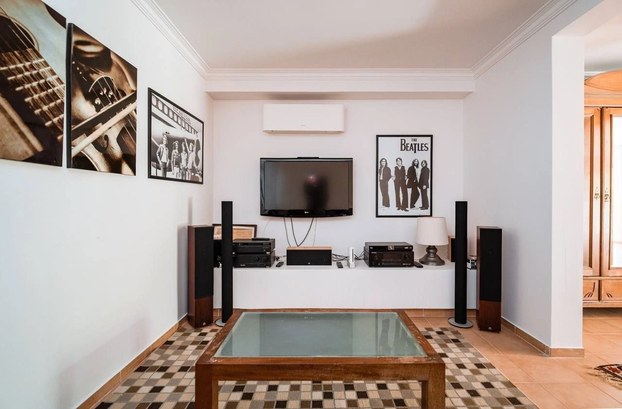 اشترِ فيلا 3+1 مع شرفة كبيرة في إستوريل بالقرب من لشبونة