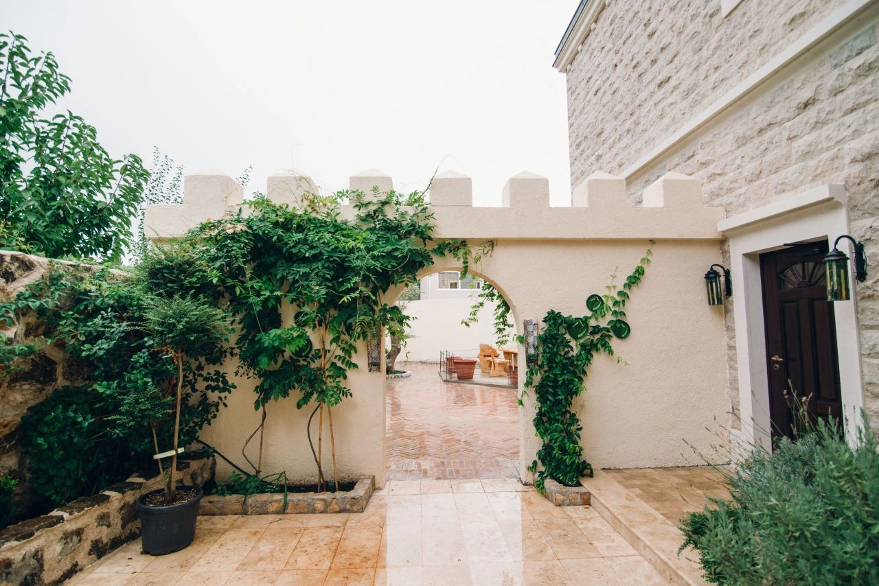 Villa unique 5+1 à Rezevici près de Budva