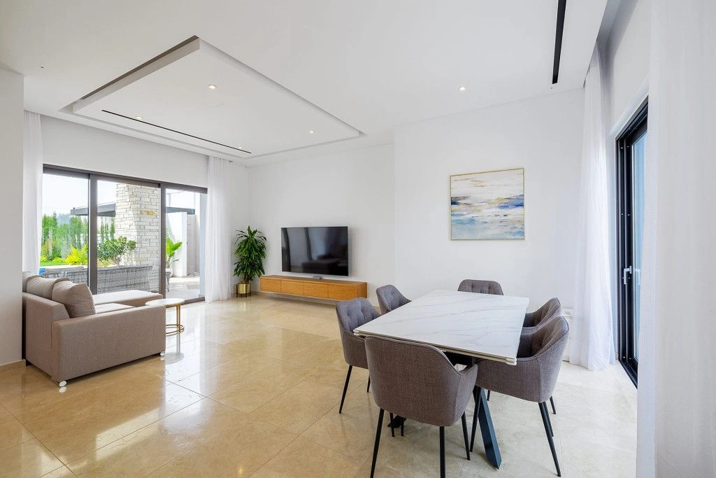 Deniz kenarında geniş 3+1 villa Paphos'ta