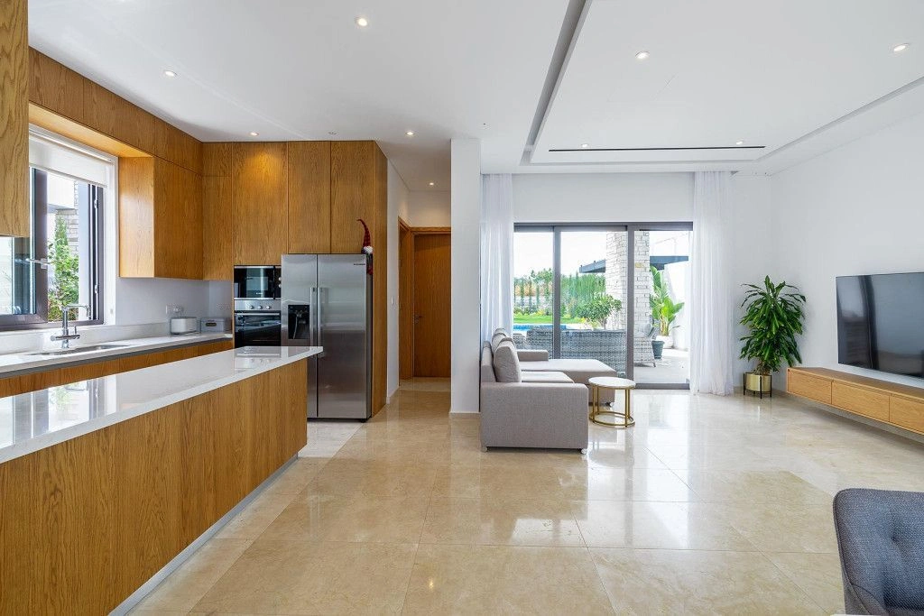 Deniz kenarında geniş 3+1 villa Paphos'ta