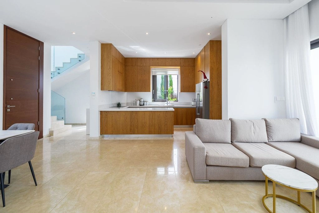 Deniz kenarında geniş 3+1 villa Paphos'ta