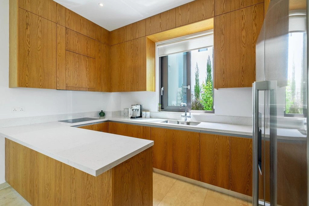 Deniz kenarında geniş 3+1 villa Paphos'ta