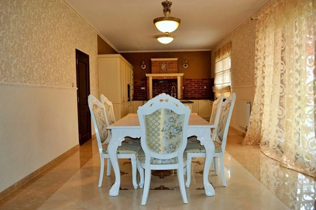 Luxury villa 428 m2 20 minutes drive from Prague city center