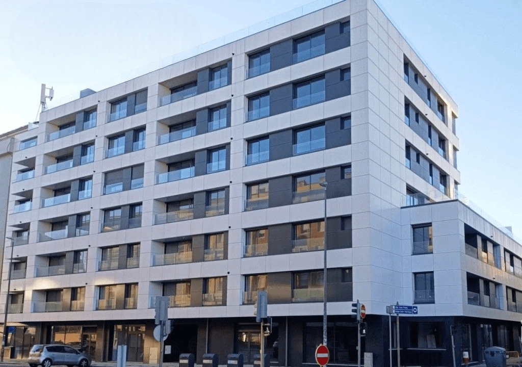 Buy apartment 1+1 in Porto with terrace