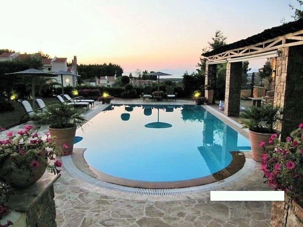 Three-storey villa 3+1 in Halkidiki