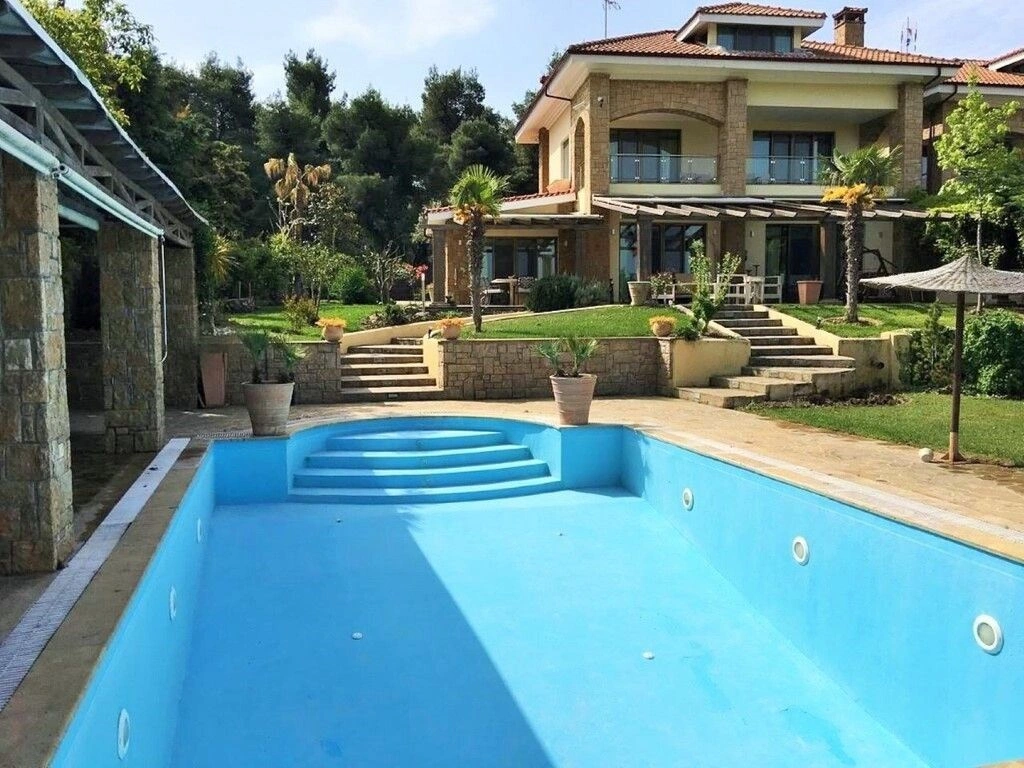 Three-storey villa 3+1 in Halkidiki