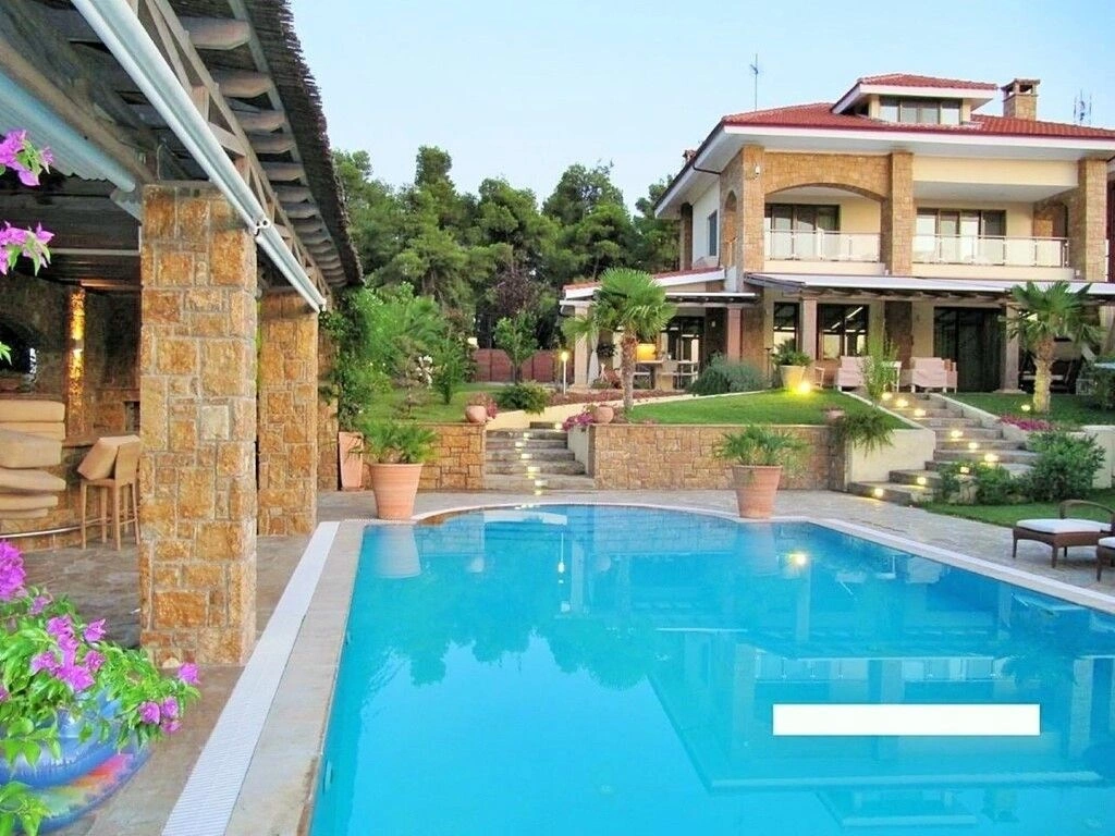 Three-storey villa 3+1 in Halkidiki