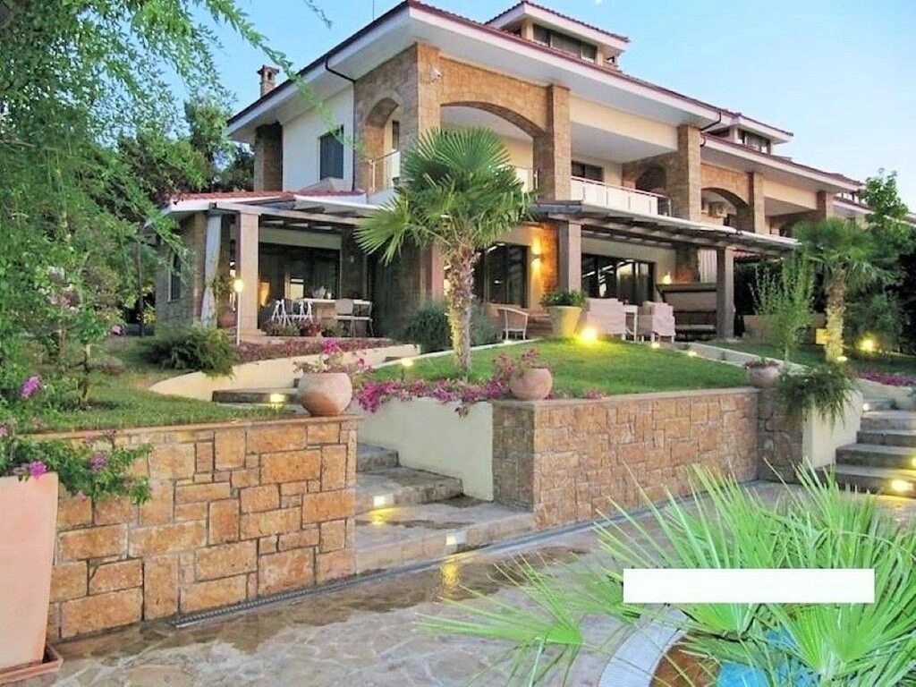 Three-storey villa 3+1 in Halkidiki