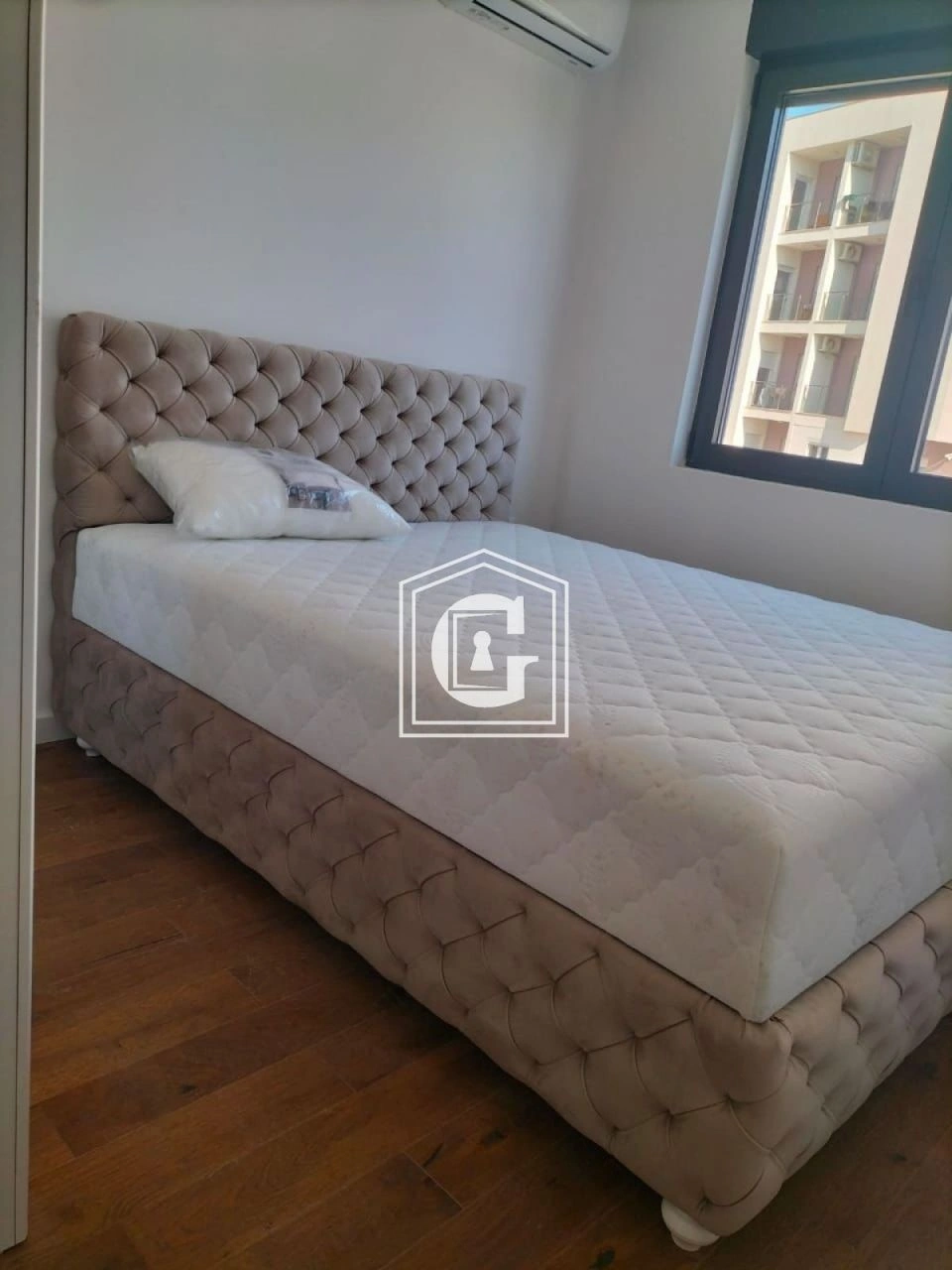 Tivat'ta deniz manzaralı 38 m2 daire