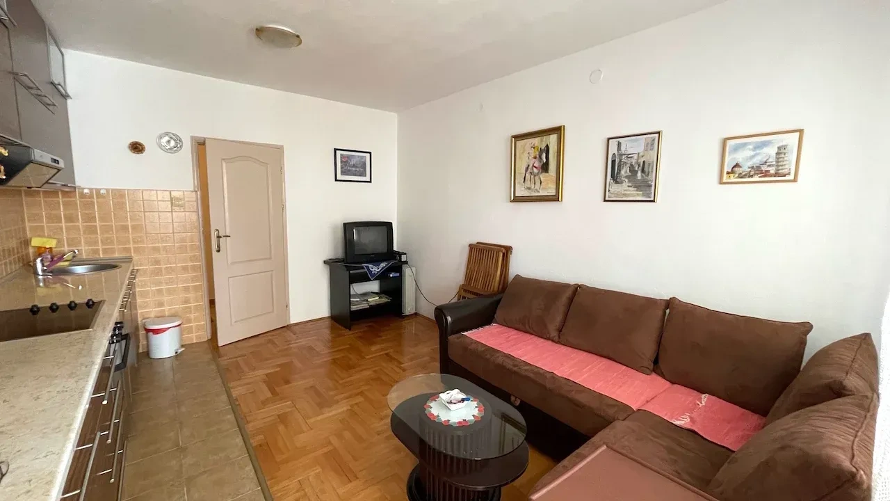 شقة مشرقة بمساحة 55 م² مع بلكونة كبيرة في بودفا