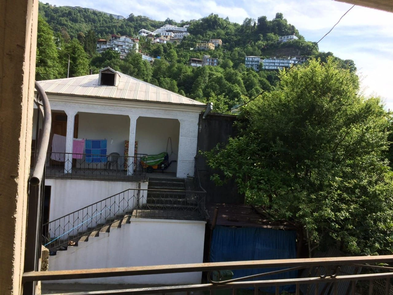 Deux maisons à louer pour des vacanciers au bord de la mer à Batumi