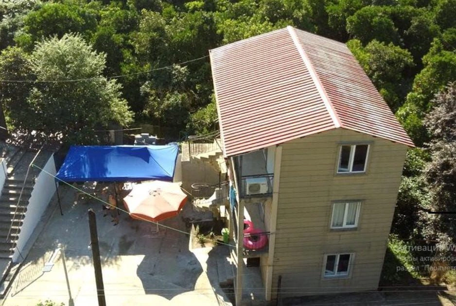 Deux maisons à louer pour des vacanciers au bord de la mer à Batumi