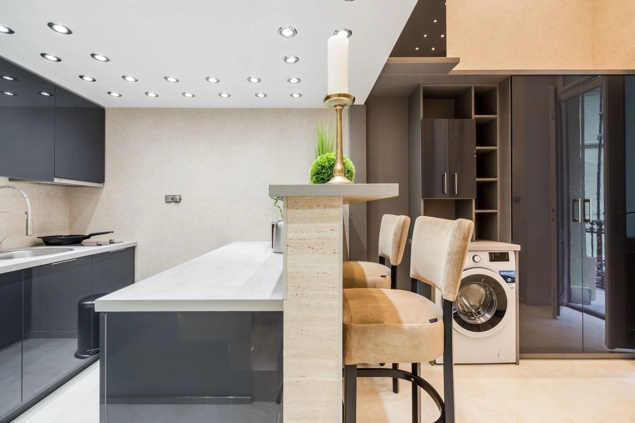 Luxurious 5+1 apartment in a historic building in Budapest