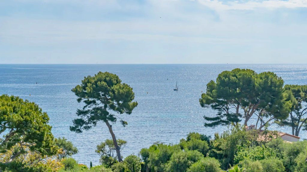 Saint-Jean-Cap-Ferrat'ın doğu tarafında 2+1 Daire