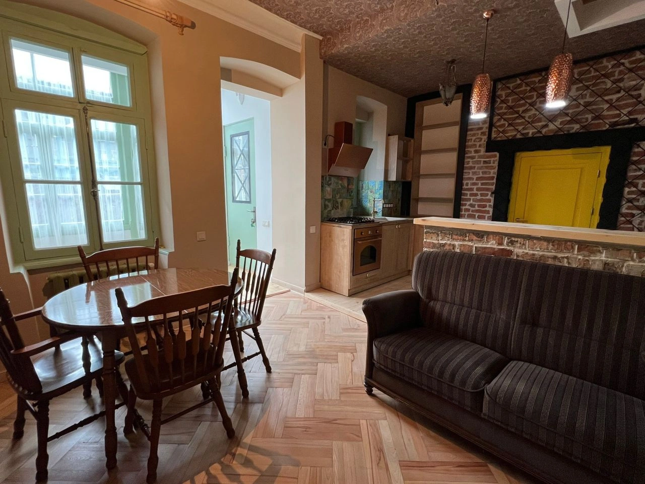 Apartamento 2+1 en el patio italiano de Tiflis, Georgia