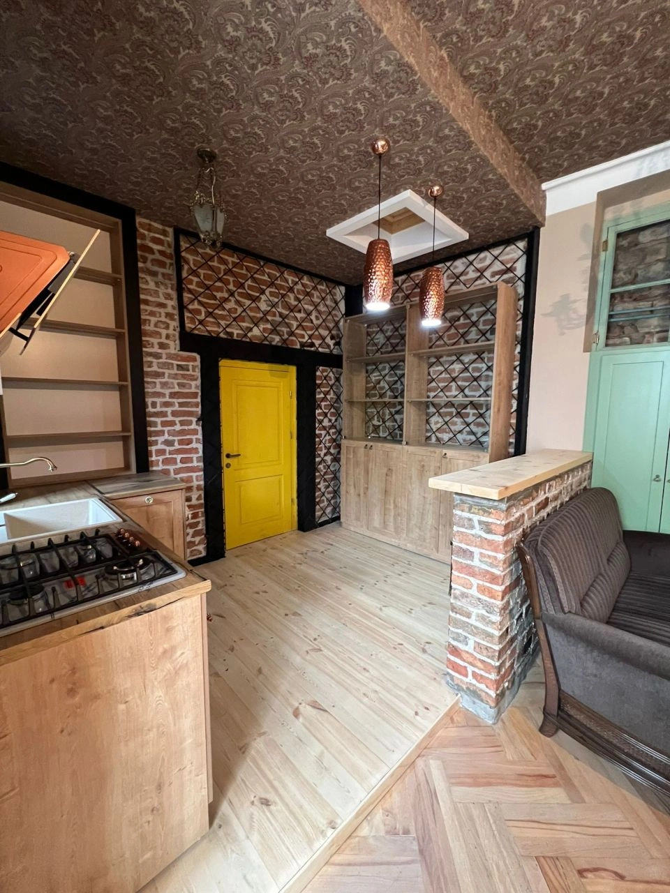 Apartamento 2+1 en el patio italiano de Tiflis, Georgia