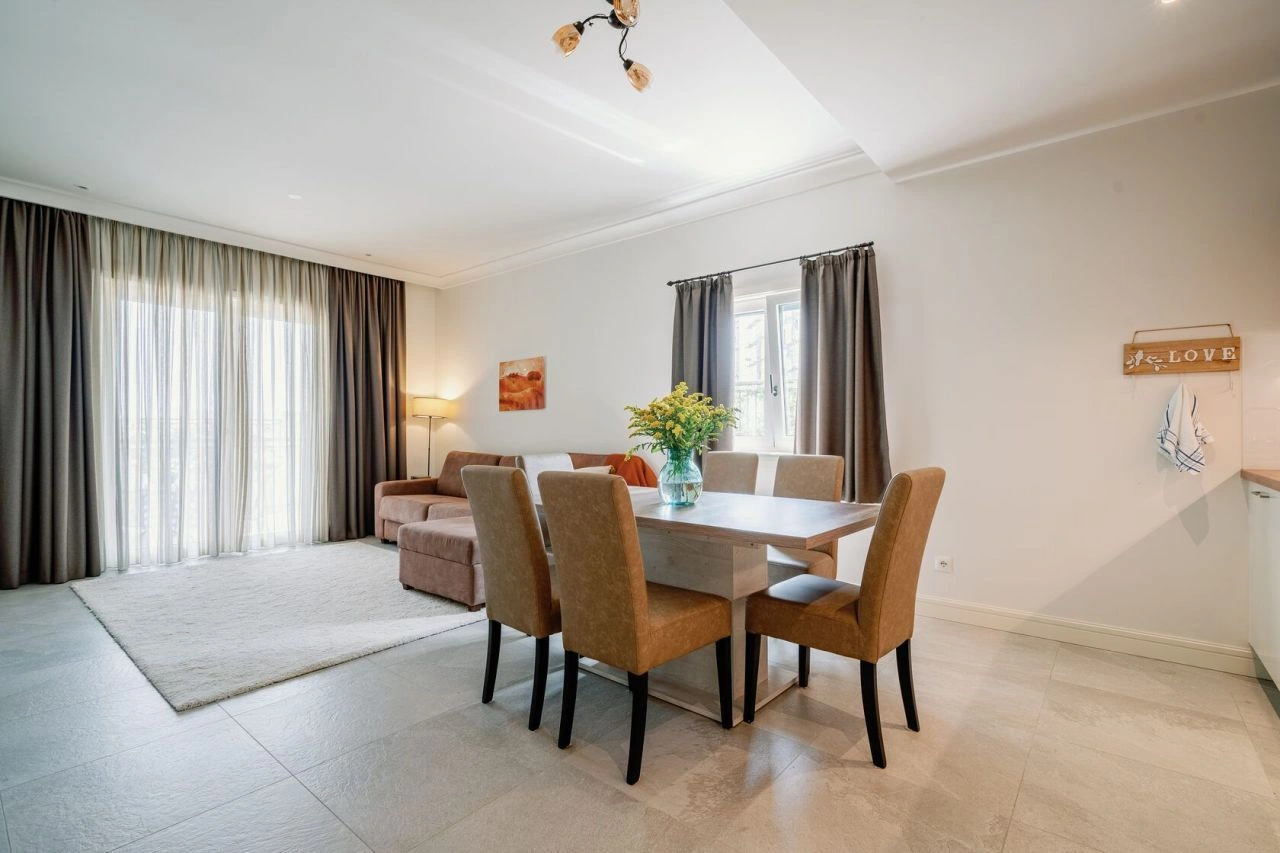 Schöne Wohnung 85 m² in Tivat mit Meerblick