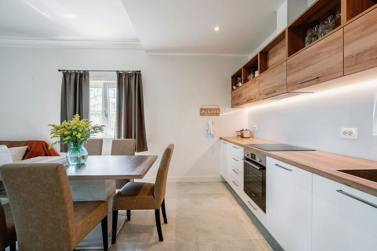 Schöne Wohnung 85 m² in Tivat mit Meerblick