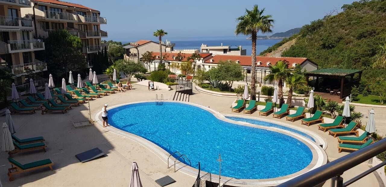 شقة 67 م2 في مجمع حديث مع مسبح في بودفا