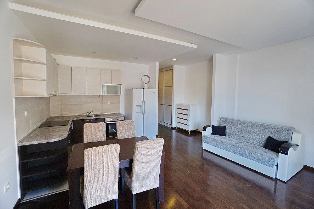 Роскошная квартира 59 м2 в центре Будвы