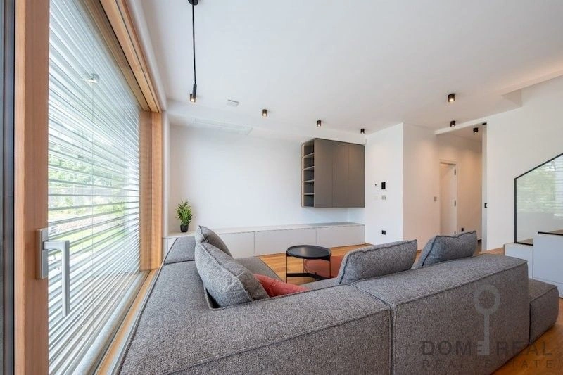 लजुब्लियाना, स्लोवेनिया के प्रतिष्ठित Podutik इलाके में विला