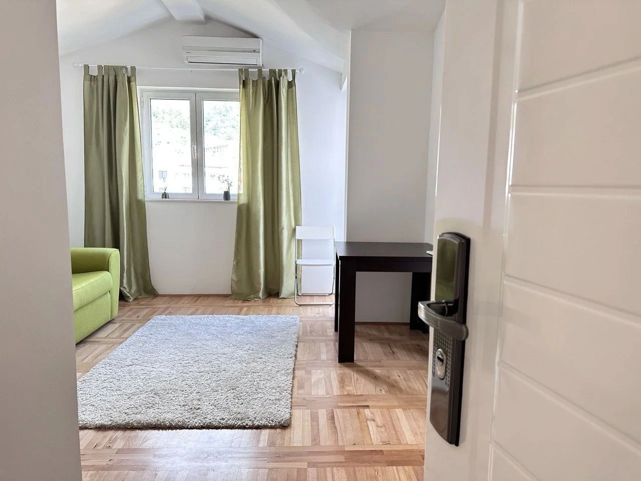 Уютная квартира 1+1 с видом на море в Будве