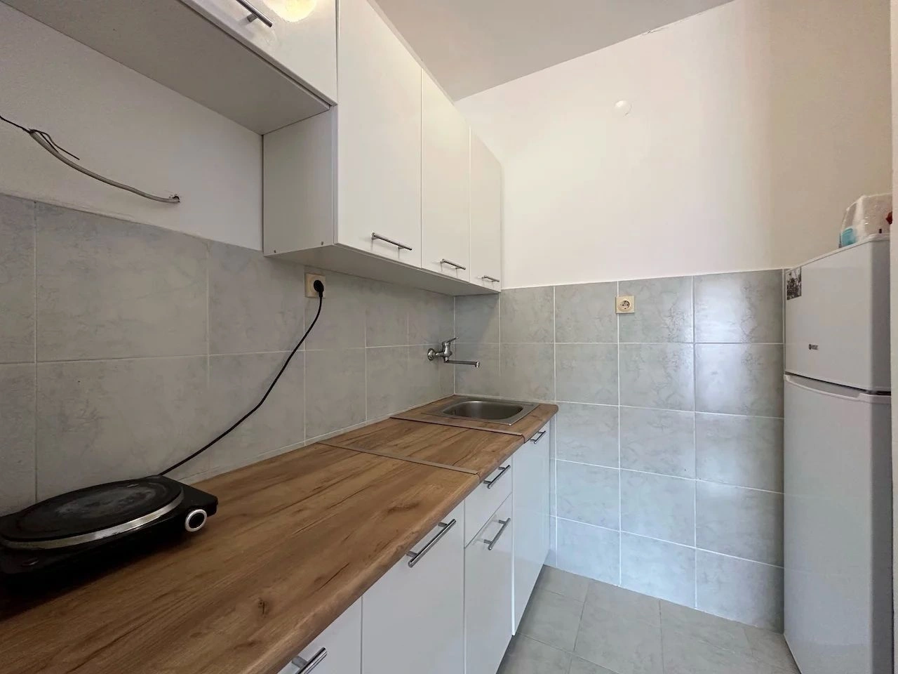 Appartement bien entretenu de 1+1 avec vue panoramique sur Budva