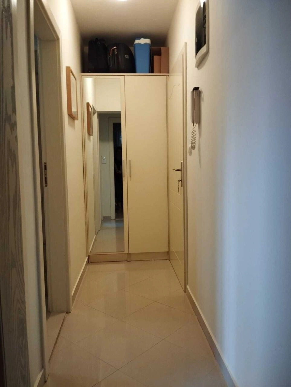 बुडवा में समुद्र तट के पास 35 m² का आरामदायक अपार्टमेंट