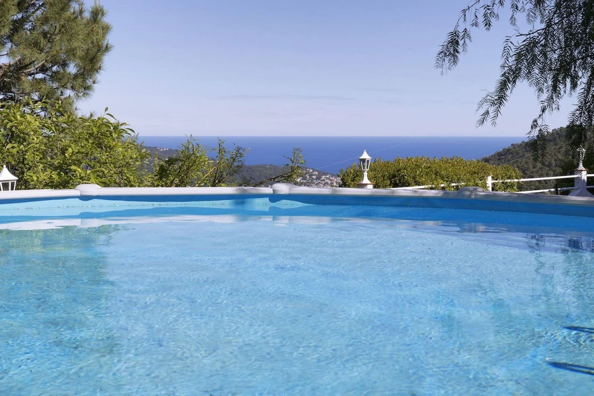 Andorra'nın resmedilecek kasabasında şömine ve teraslı 4+1 villa