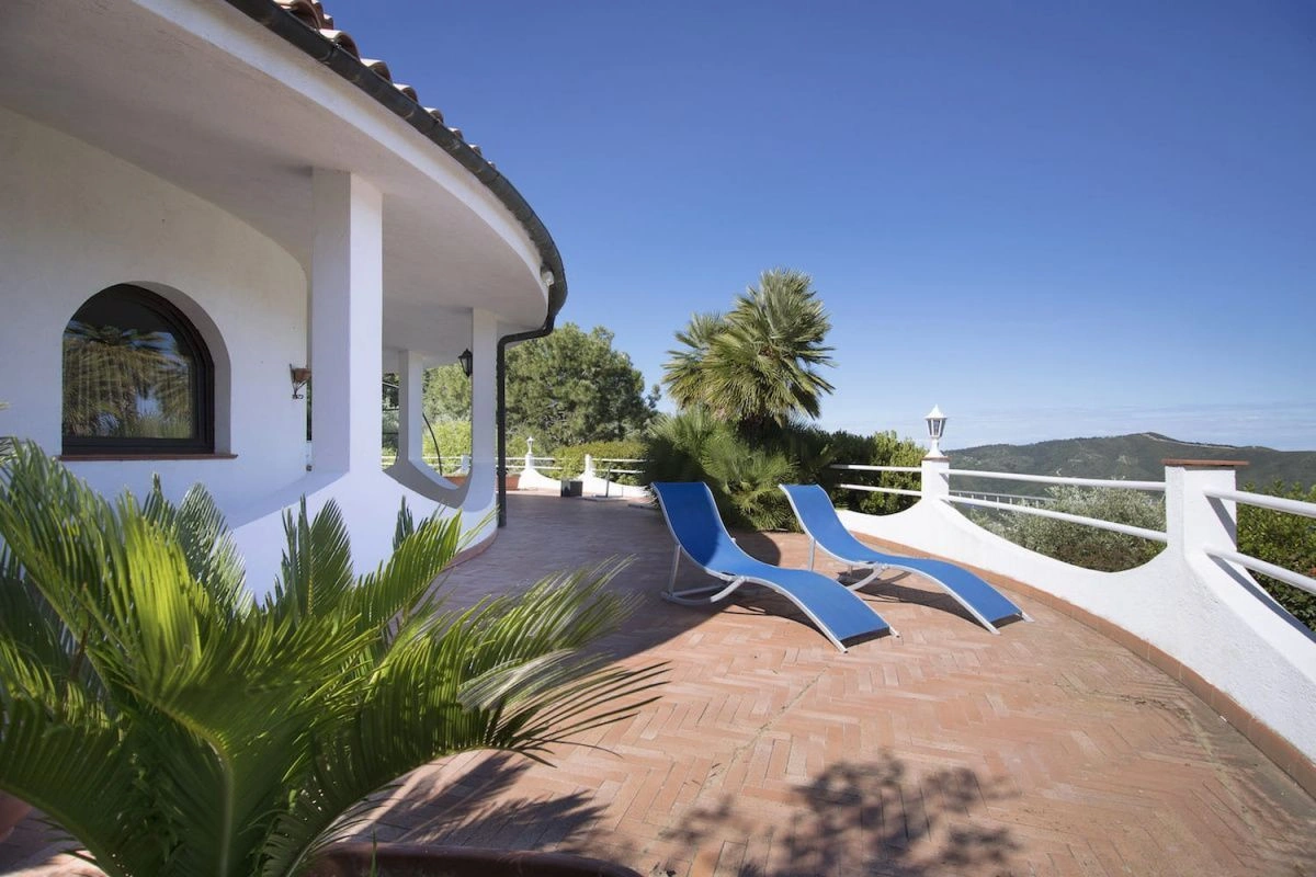 Andorra'nın resmedilecek kasabasında şömine ve teraslı 4+1 villa