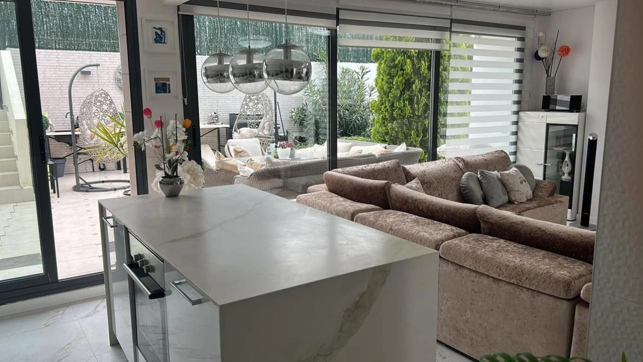 İspanya, Valencia bölgesinde 4+1 townhouse