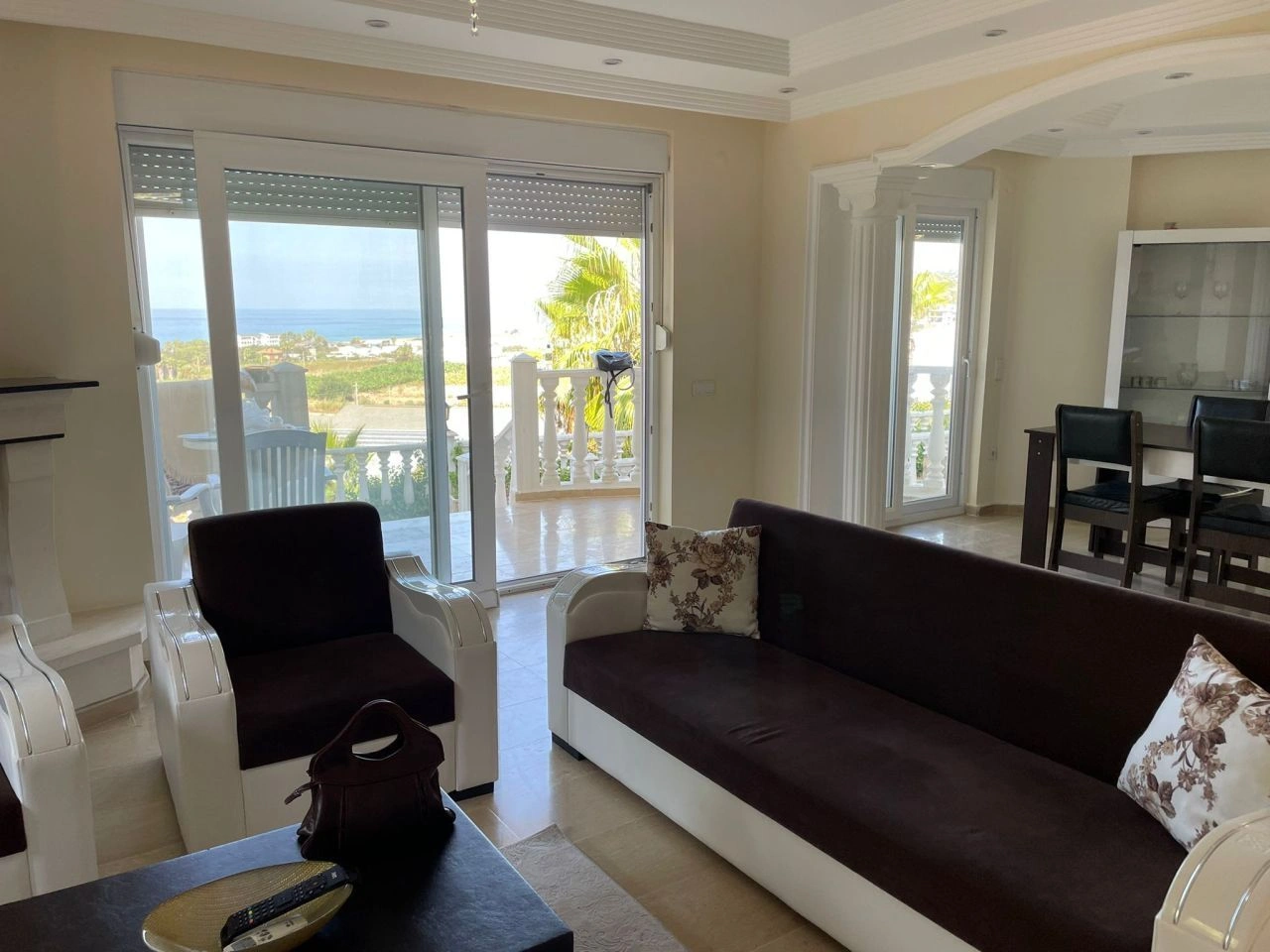 فيلا رائعة تحتوي على 4 غرف نوم، بمساحة 220 م2، تقع في ديميرتاس، الألانيا، على 3 طوابق، مفروشة بالكامل، ومساحة قطعة الأرض 550 م2، عقار في تركيا ✅ معتمد من قبل خبراء VelesClub Int.