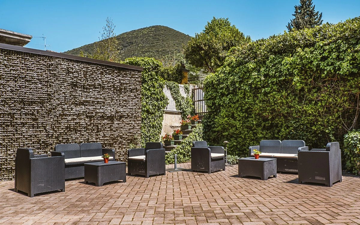 فيلا نيو كلاسيكية من القرن السادس عشر في منطقة خلابة من لوكا، إيطاليا