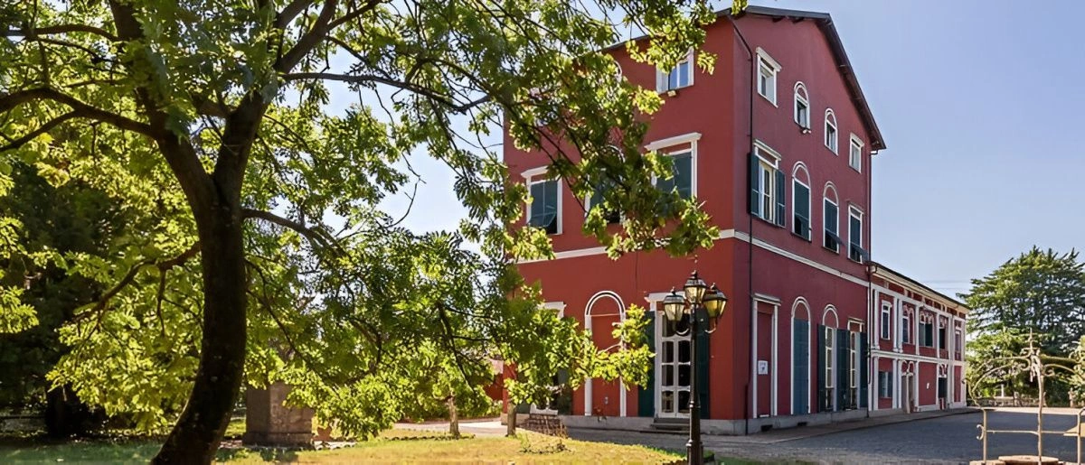 Historische Villa mit Garten in Novi Ligure, Italien