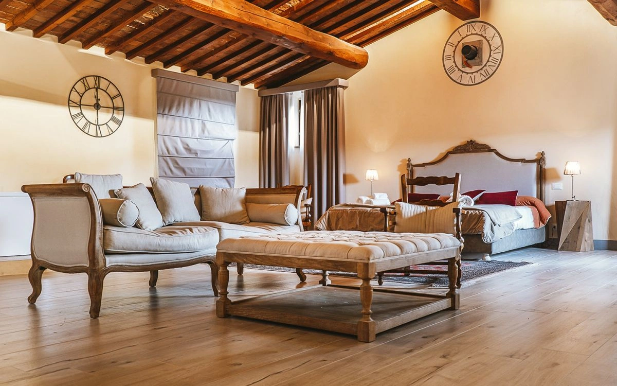 فيلا نيو كلاسيكية من القرن السادس عشر في منطقة خلابة من لوكا، إيطاليا