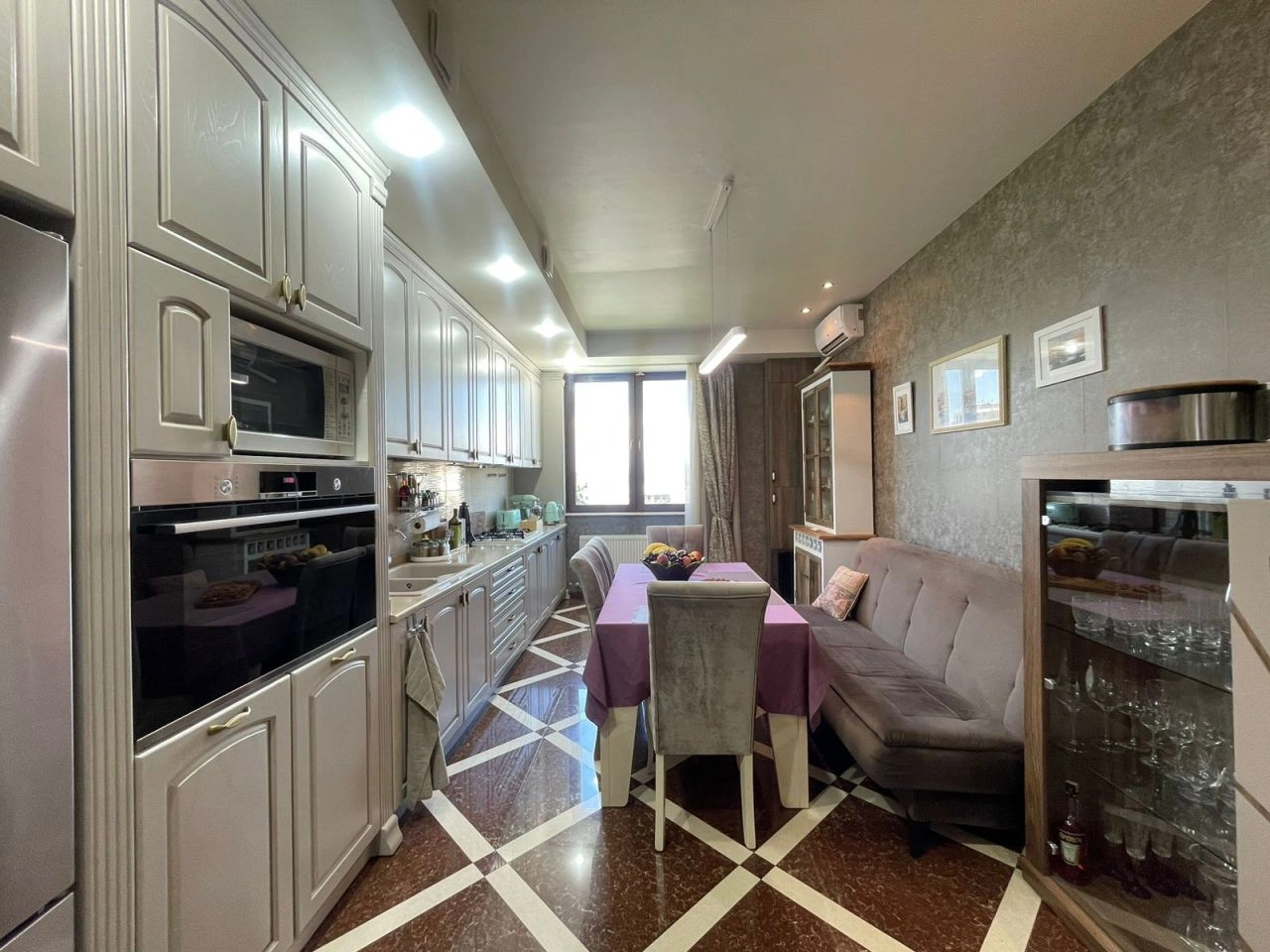 Luxury apartment in prestigious Vake district, Georgia, 172 m²