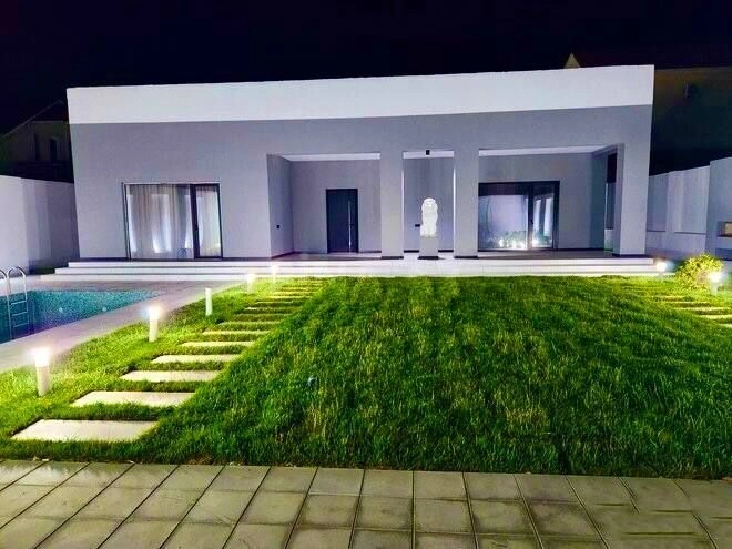 Luxury Villa 200 m2 with Pool in Baku